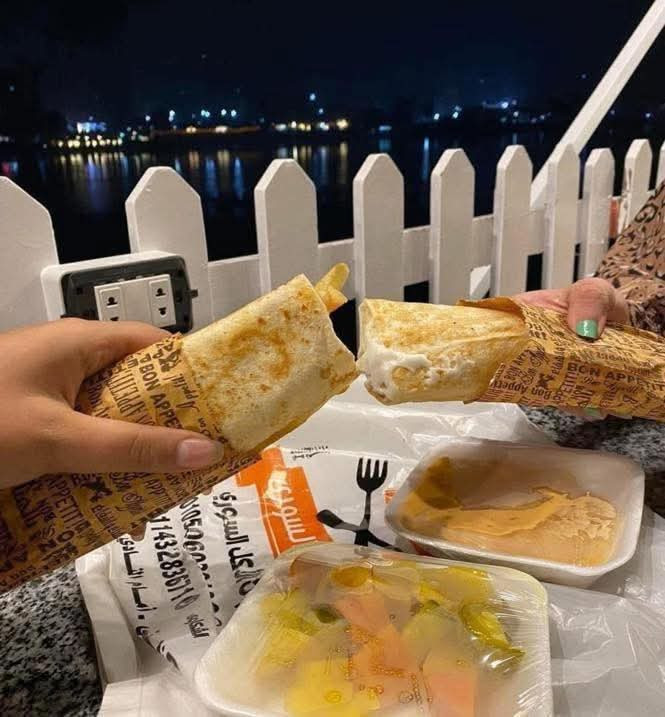 شاورما + موتزريلا