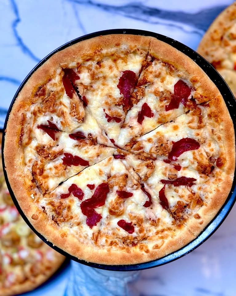 بيتزا تشيكن بسطرمة