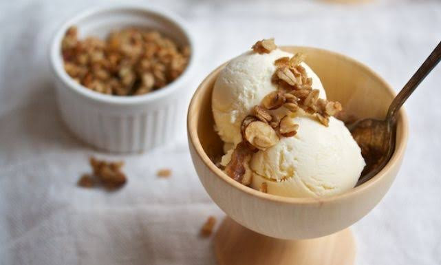 آيس كريم مكسرات