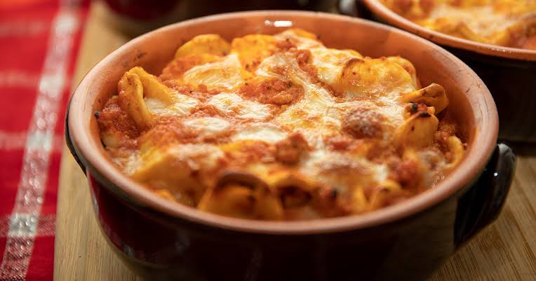 طاجن موتزريلا باللحمة