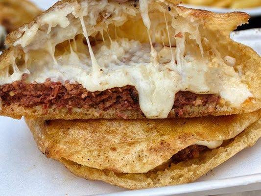 حواوشي جبنة رغيف