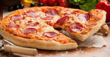 بيتزا بيروني